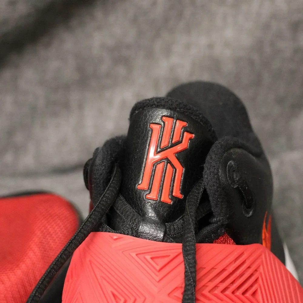 Nike Kyrie Flytrap 3‎ Shoes Mens Size 8.5 Red Black Basketball BQ3060-009